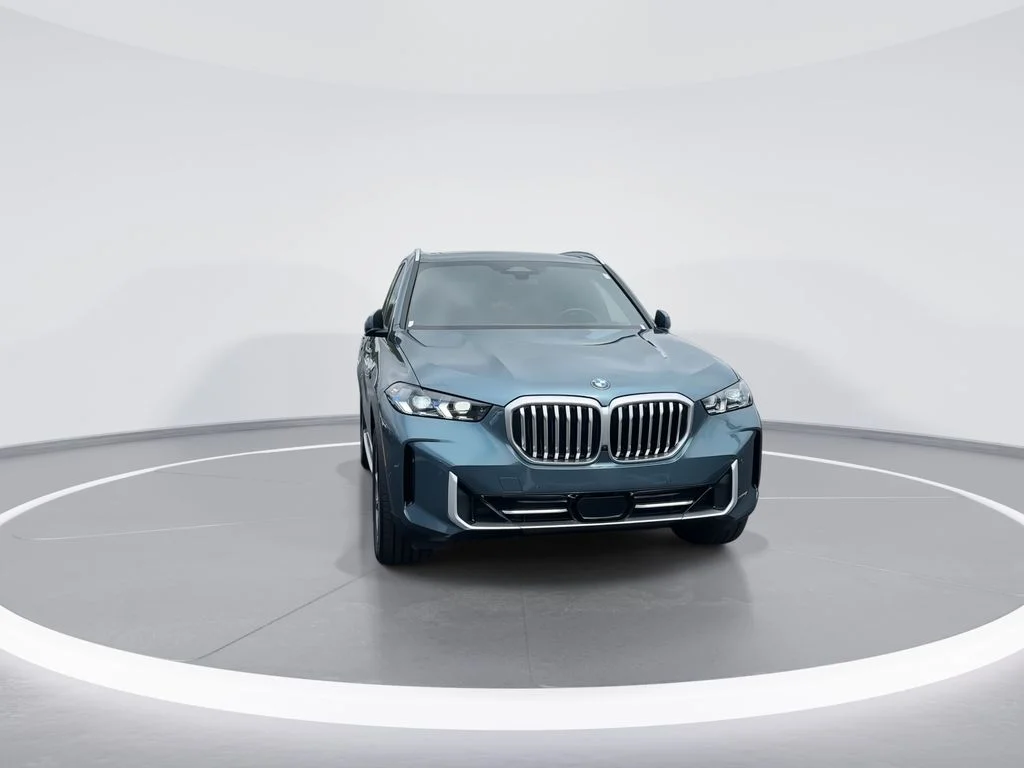 Used 2025 Blue BMW xDrive40i image 3