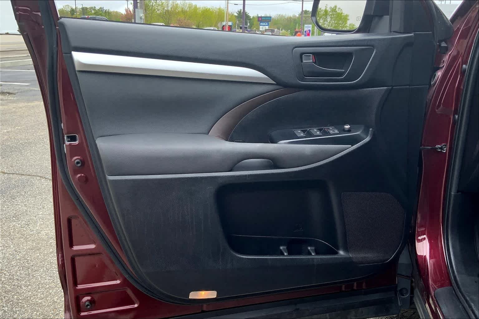 Used 2019 Ooh La La Rouge Mica Toyota LE image 18
