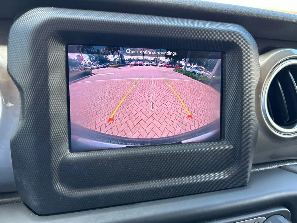Used 2021 Red Jeep Unlimited Sahara image 17