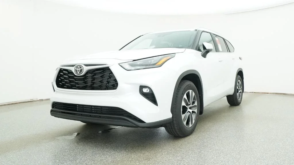 New 2026 Wind Chill Pearl Toyota XLE image 13