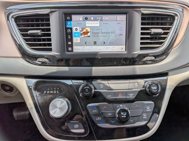 Used 2023 White Chrysler LX image 29