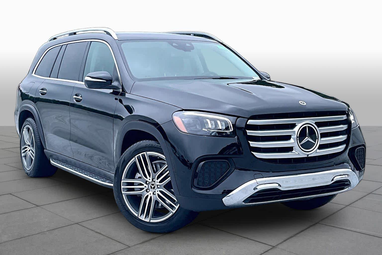 Used 2026 MANUFAKTUR Moonlight White Metallic Mercedes-Benz GLS 450 image 3