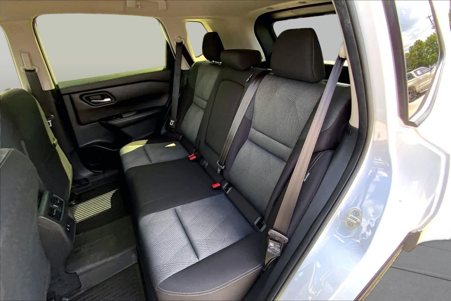 Used 2024 Everest White Pearl Nissan SV image 19