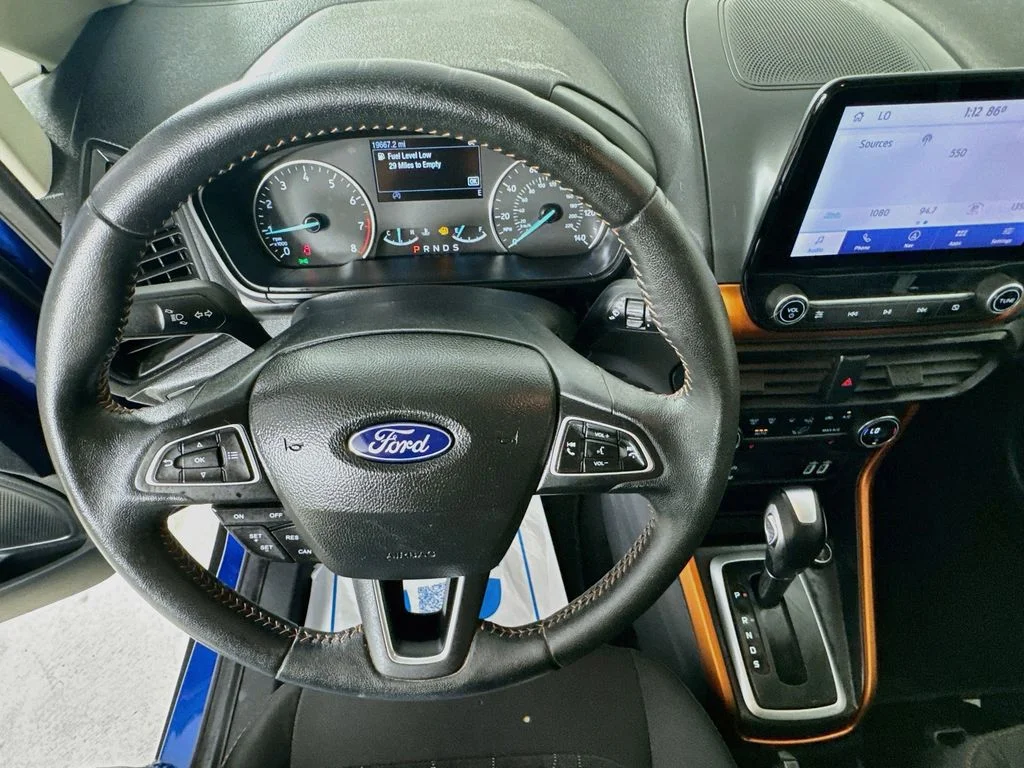 Used 2021 Lightning Blue Metallic Ford SE image 12