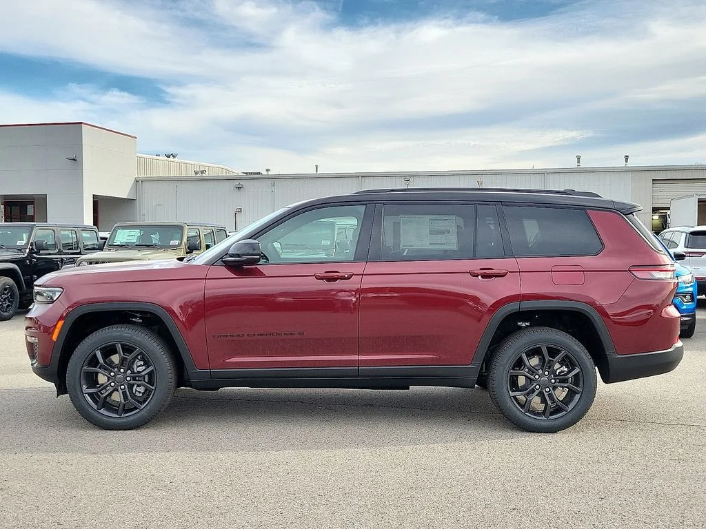 New 2025 Velvet Red Pearl-Coat Exterior Paint Jeep Limited image 3