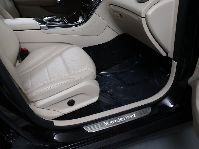 Used 2017 Black Mercedes-Benz GLC 300 image 35