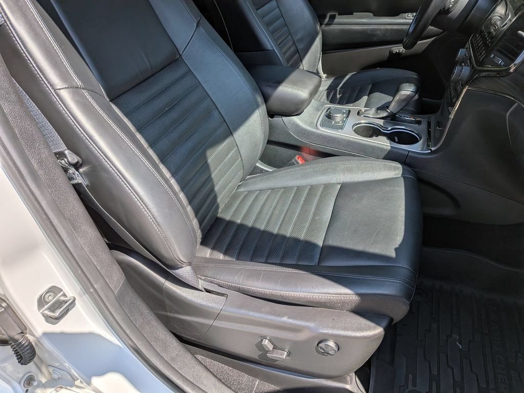 Used 2021 White Jeep Limited X image 28