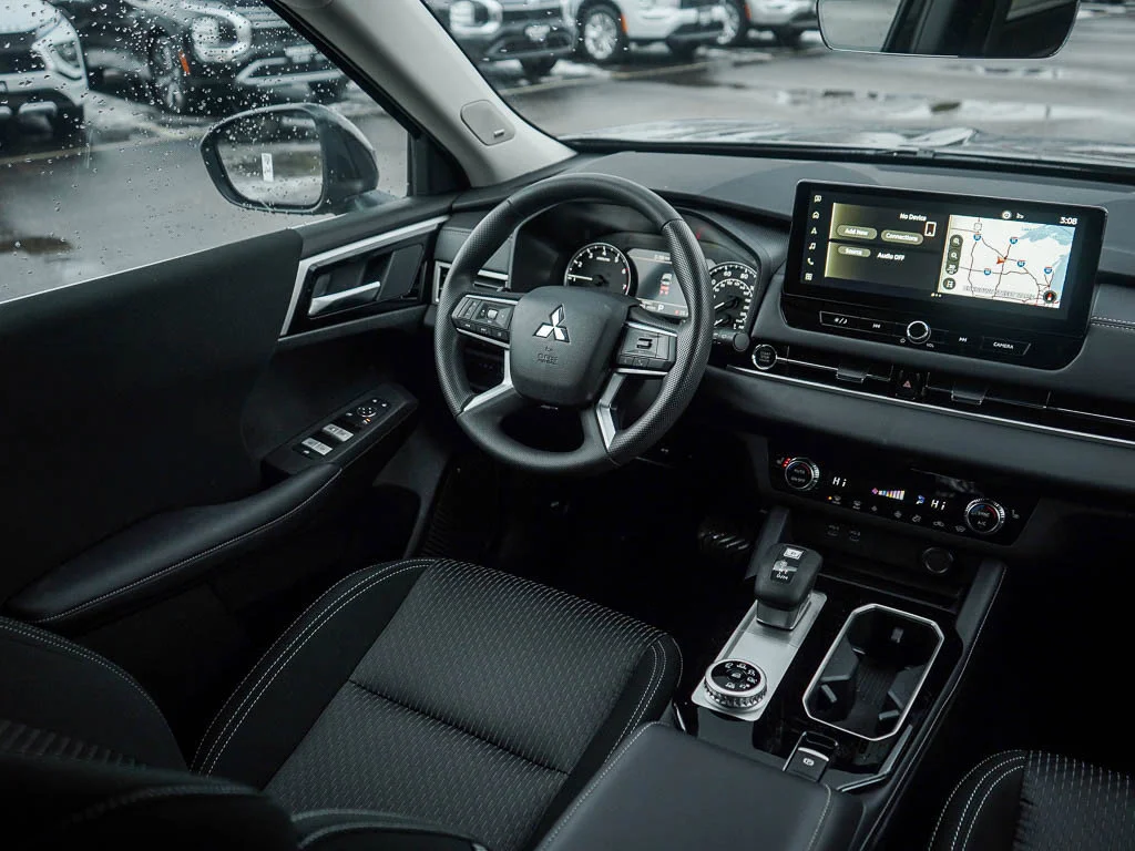 2026 Mitsubishi Outlander ES - Photo 14