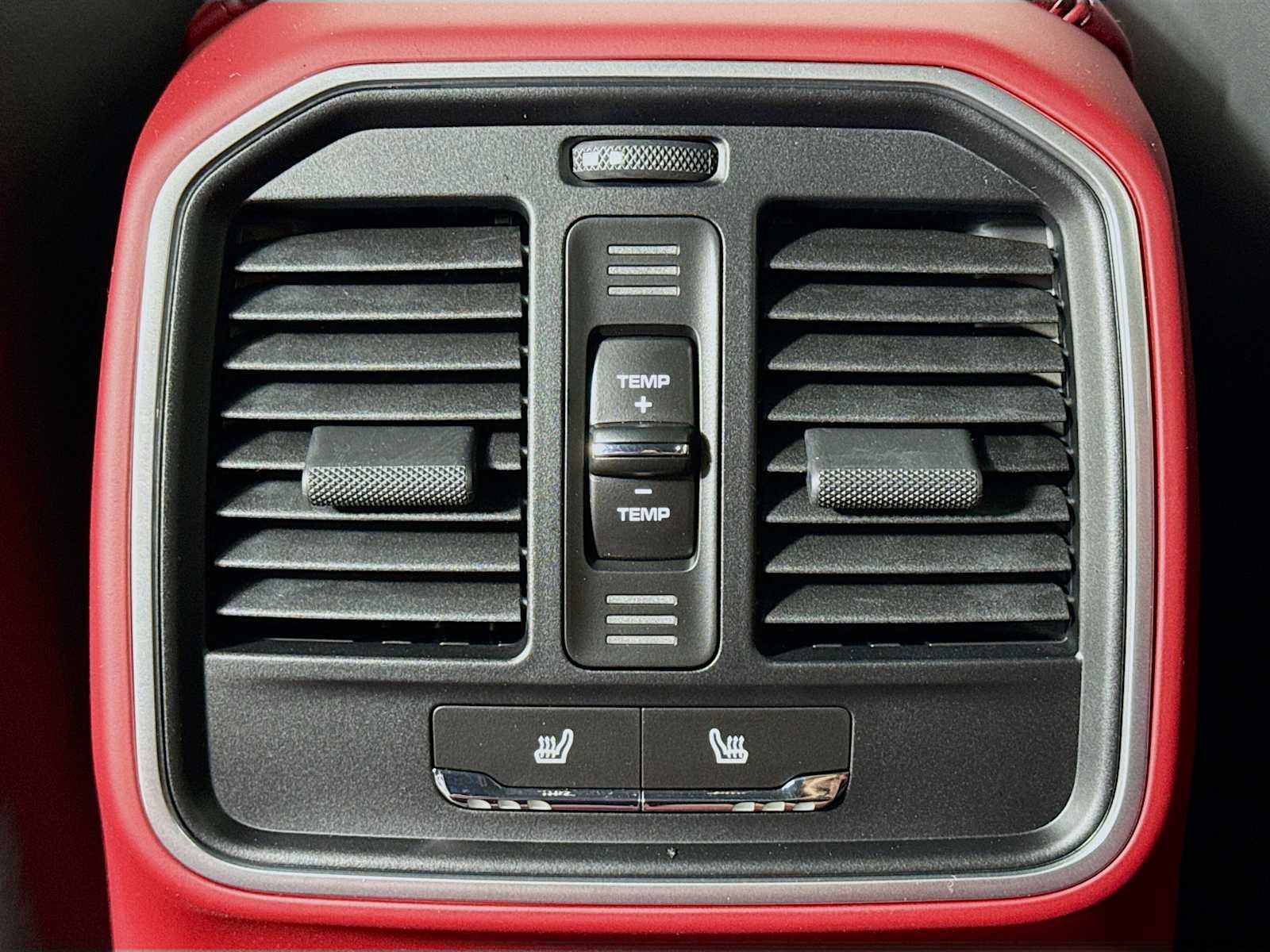 2026 Porsche Macan T - Photo 27