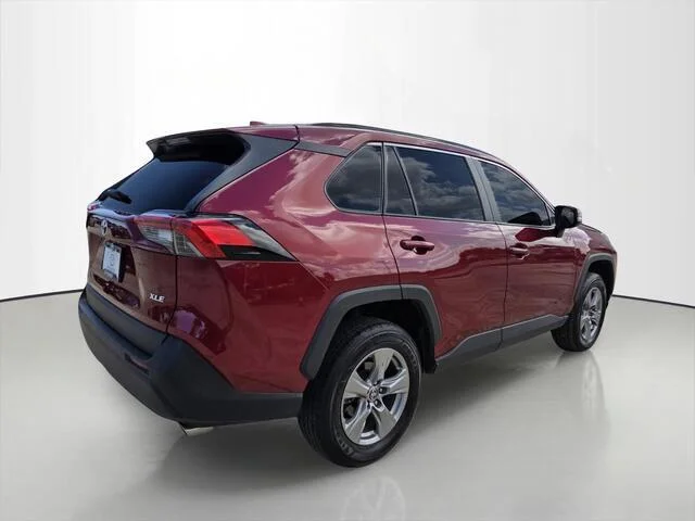 Used 2025 Ruby Flare Pearl Toyota XLE image 5
