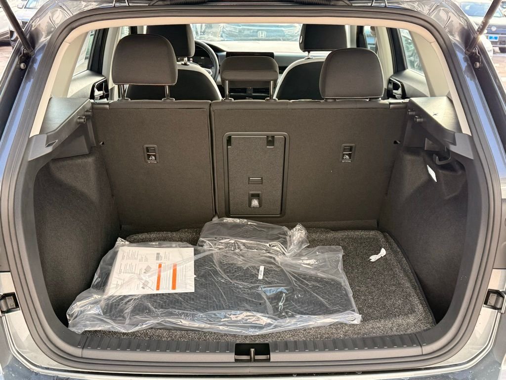 New 2026 Platinum Gray Metallic Volkswagen 1.5T S image 7