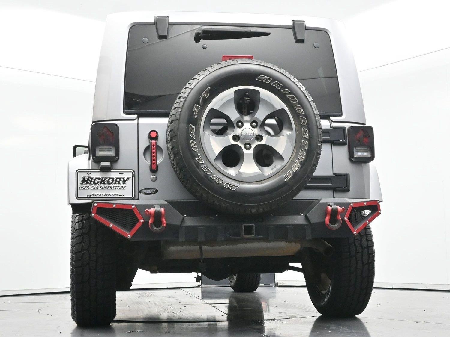 Used 2017 Billet Silver Metallic Clearcoat Jeep Sahara image 53