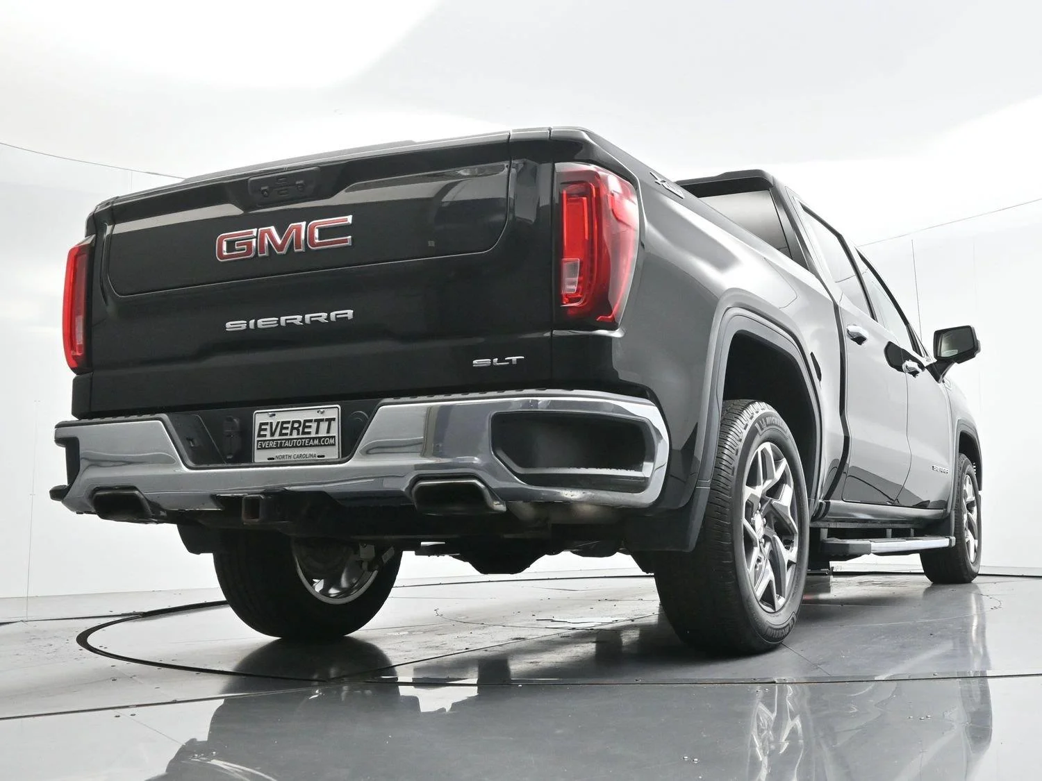 Used 2023 ONYX BLACK GMC SLT image 52