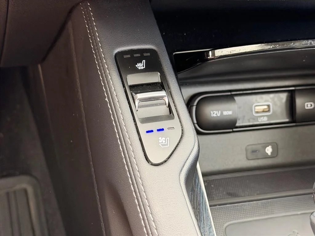 Used 2022 Green Kia EX image 27