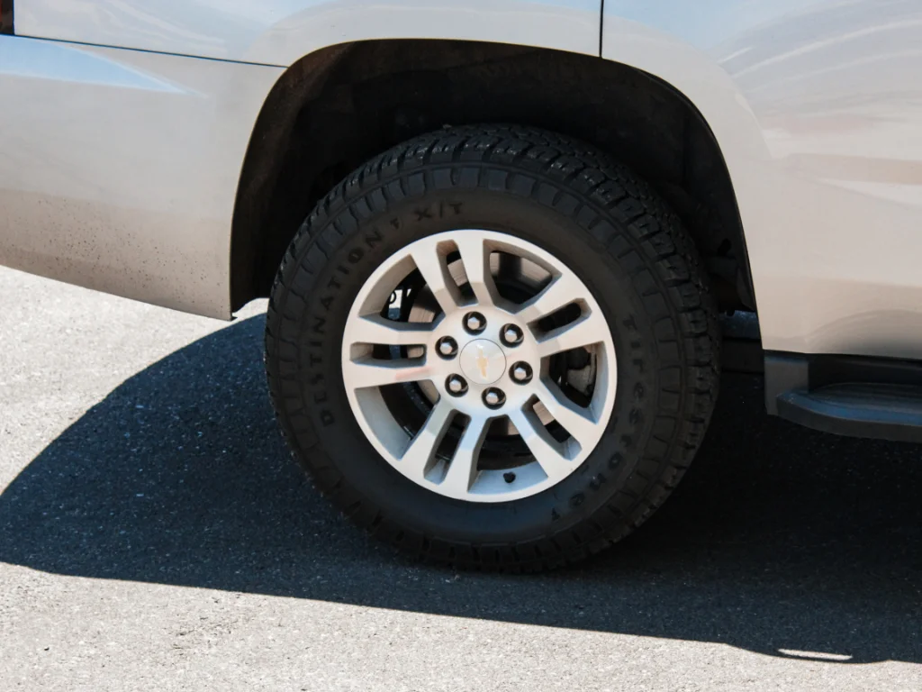 Used 2018 Silver Chevrolet  image 4