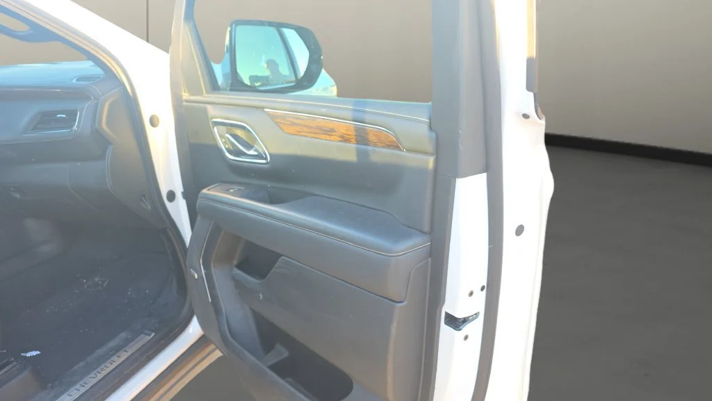 Used 2023 IRIDESCENT PEARL TRICOAT Chevrolet Premier image 17