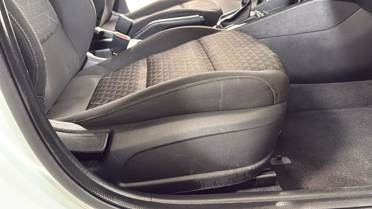 Used 2022 White Kia LX image 20