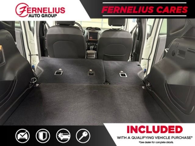 Used 2023 White Jeep Latitude image 21