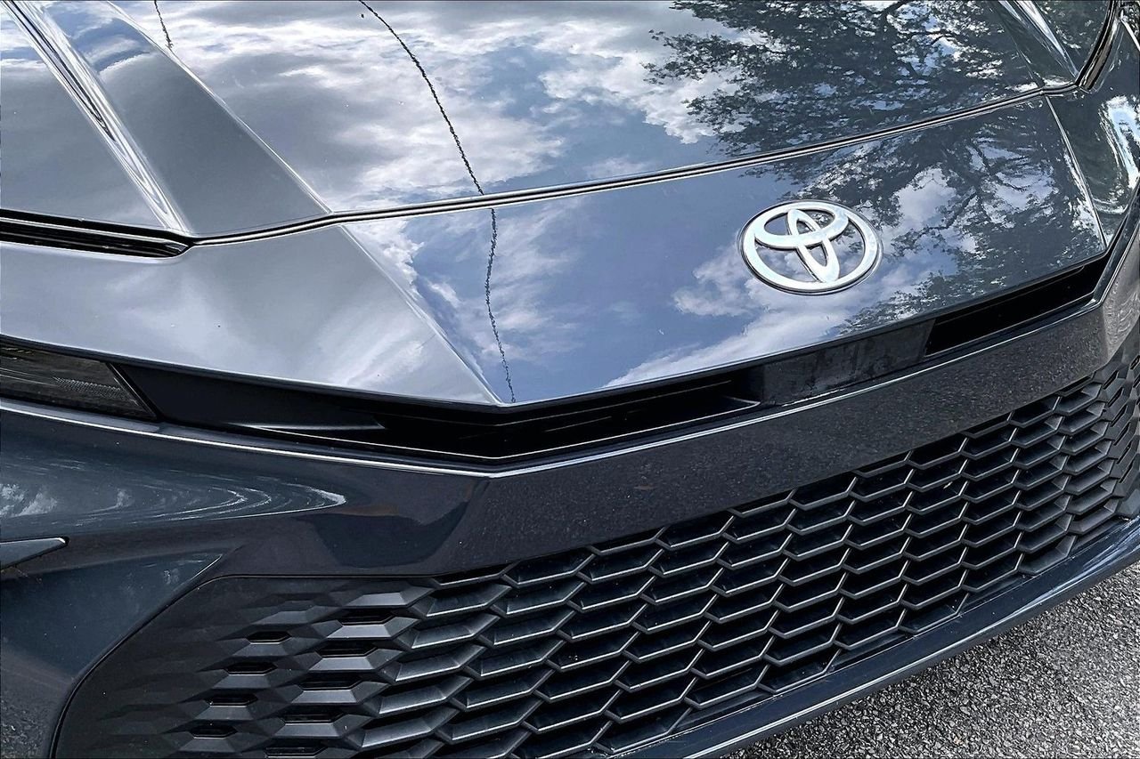Used 2025  Toyota SE image 33