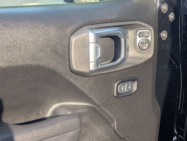 Used 2022 Black Clearcoat Jeep Mojave image 13