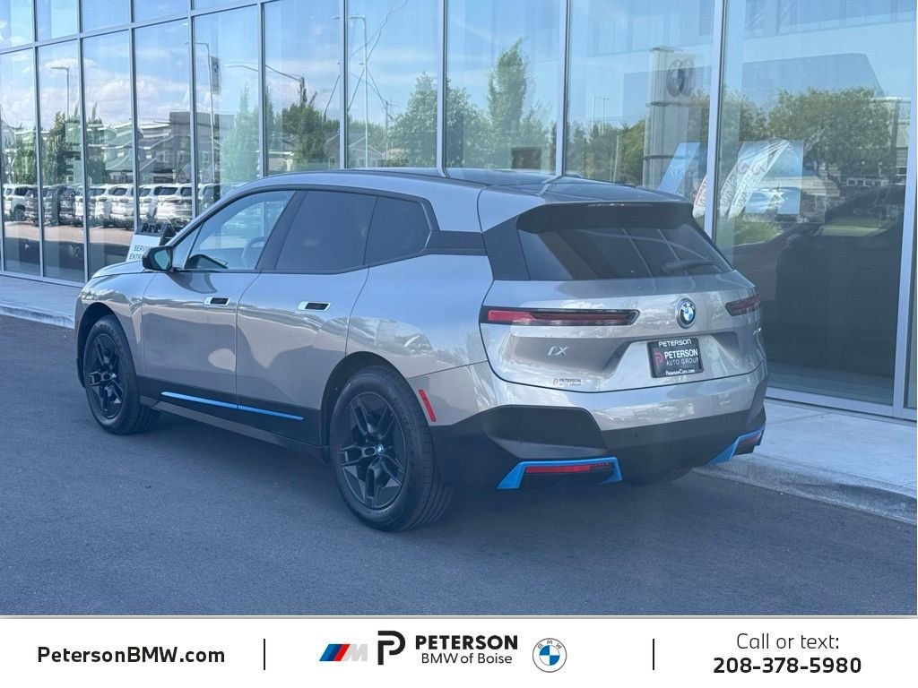 Used 2024 Gray BMW xDrive50 image 3
