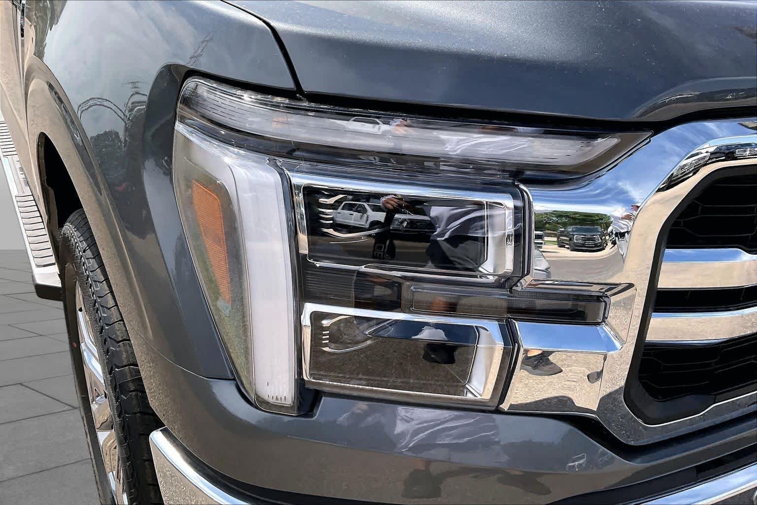 New 2026 Carbonized Gray Metallic Ford Lariat® image 13
