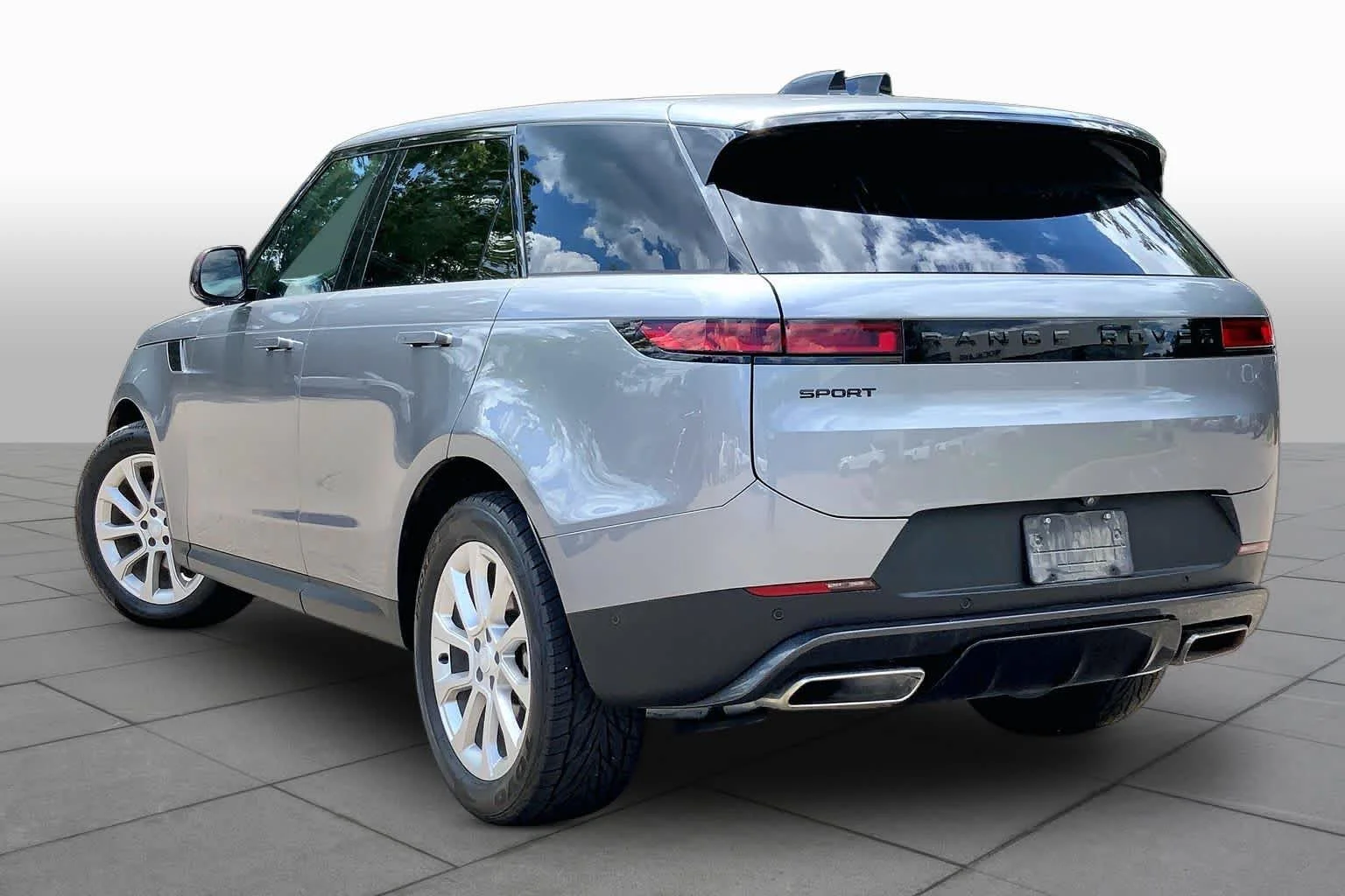 Used 2025 Eiger Grey Metallic Land Rover SE image 12
