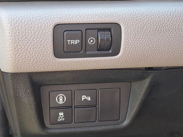 Used 2018 Silver Honda EX-L image 22
