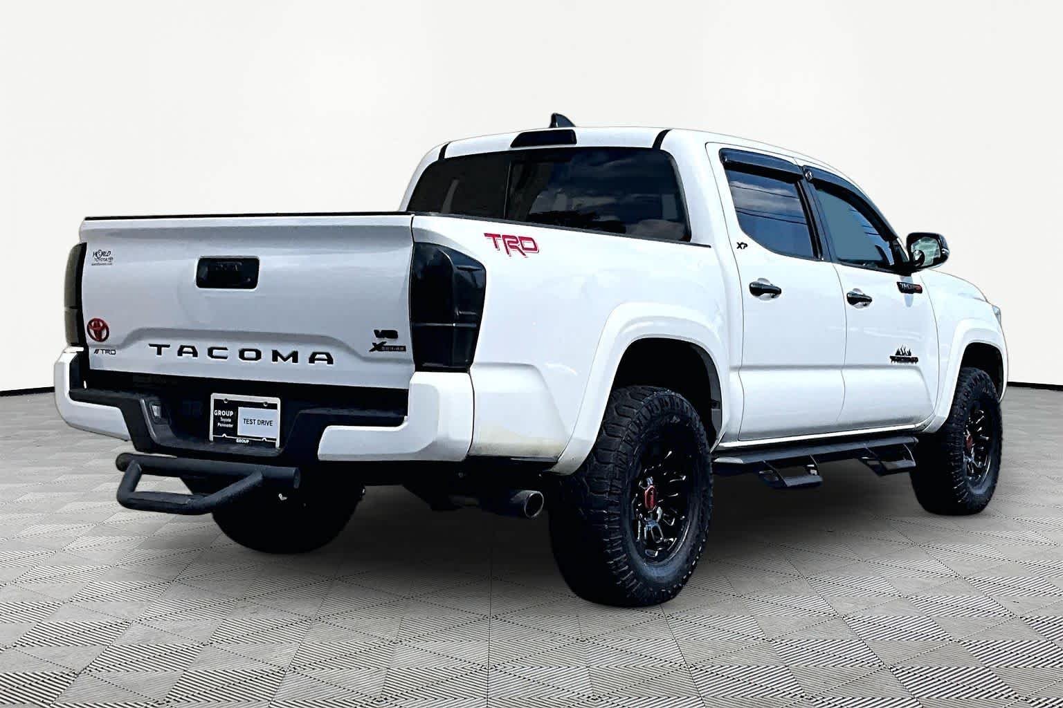 Used 2022 White Toyota SR5 image 13