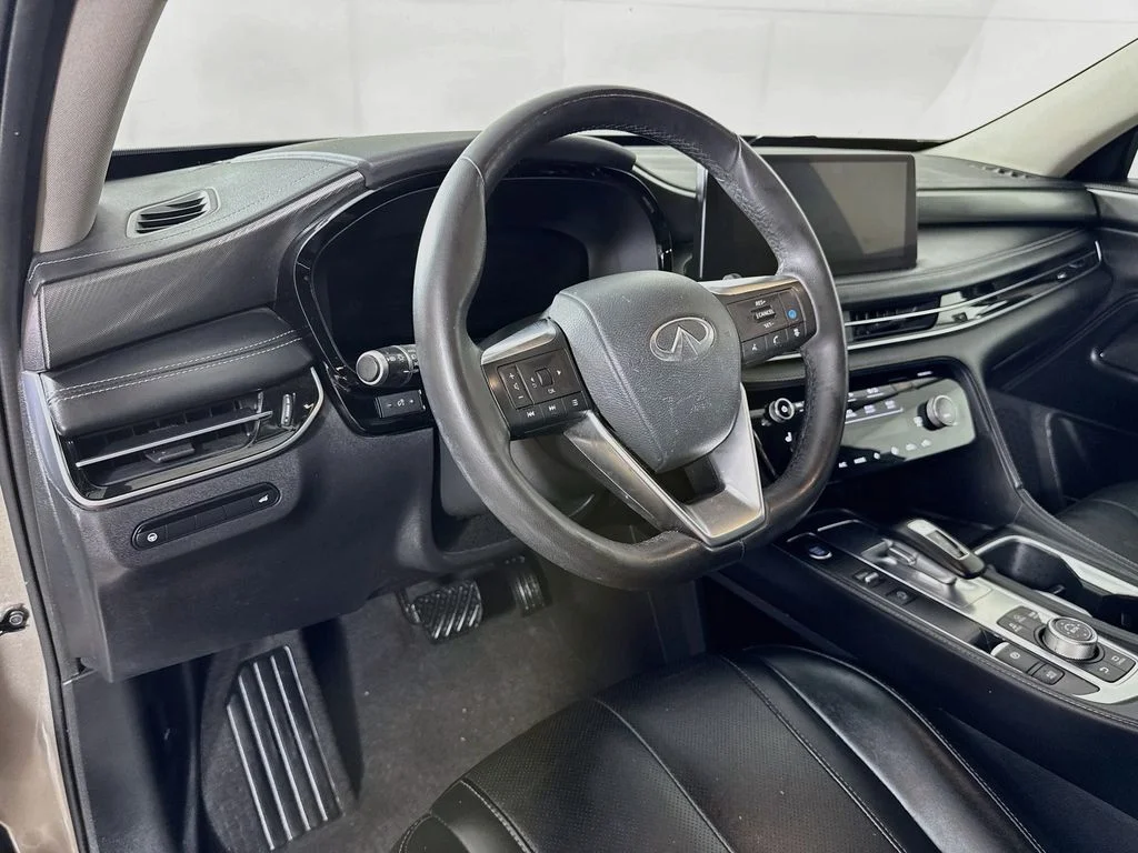 Certified Used 2023 Silver INFINITI LUXE image 12