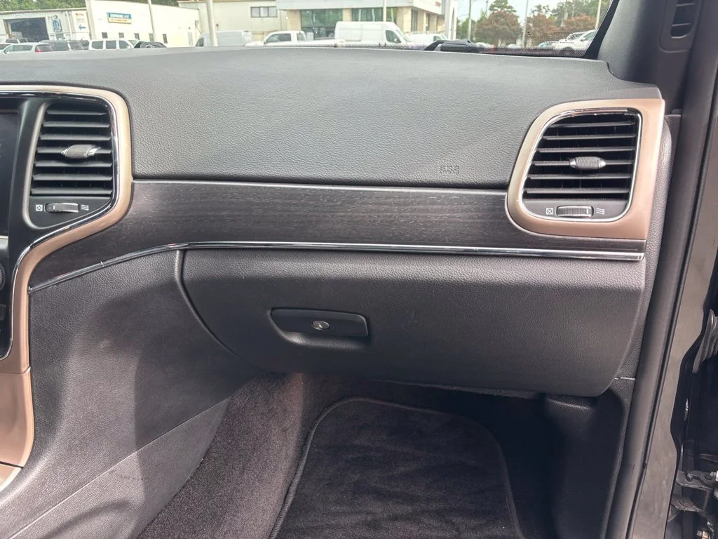 Used 2015 Black Jeep Limited image 35