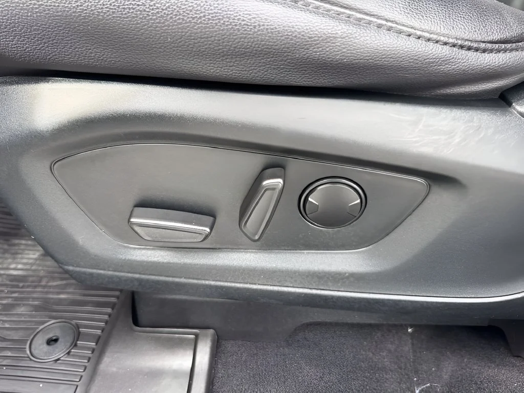 Used 2021 White Ford Limited image 11