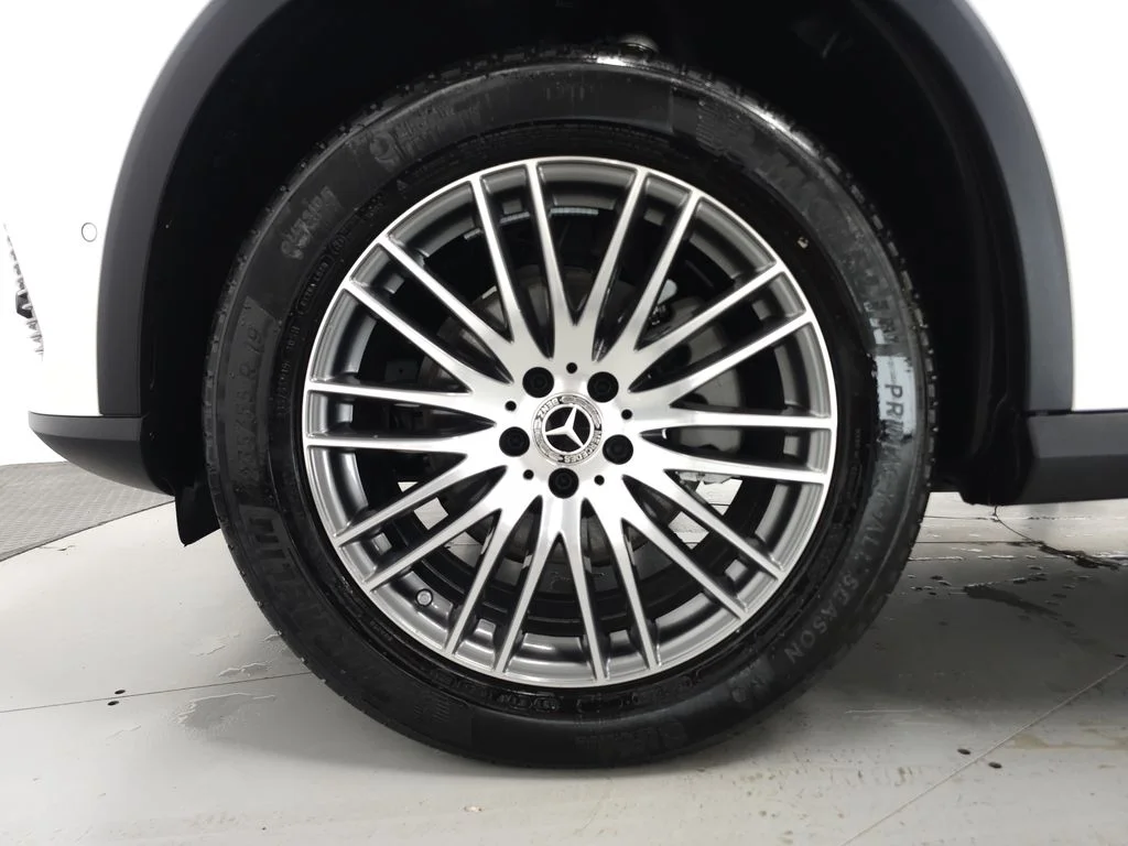 Certified Used 2026 Polar White Mercedes-Benz GLC 300 image 32