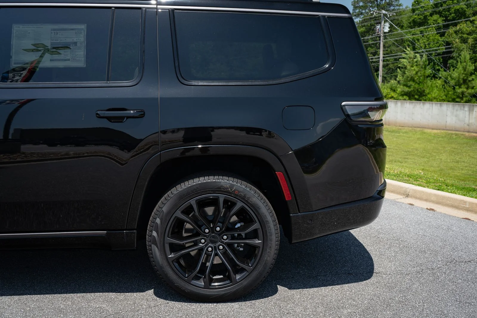 New 2026 High Gloss Black Exterior Paint Jeep Summit Obsidian image 14