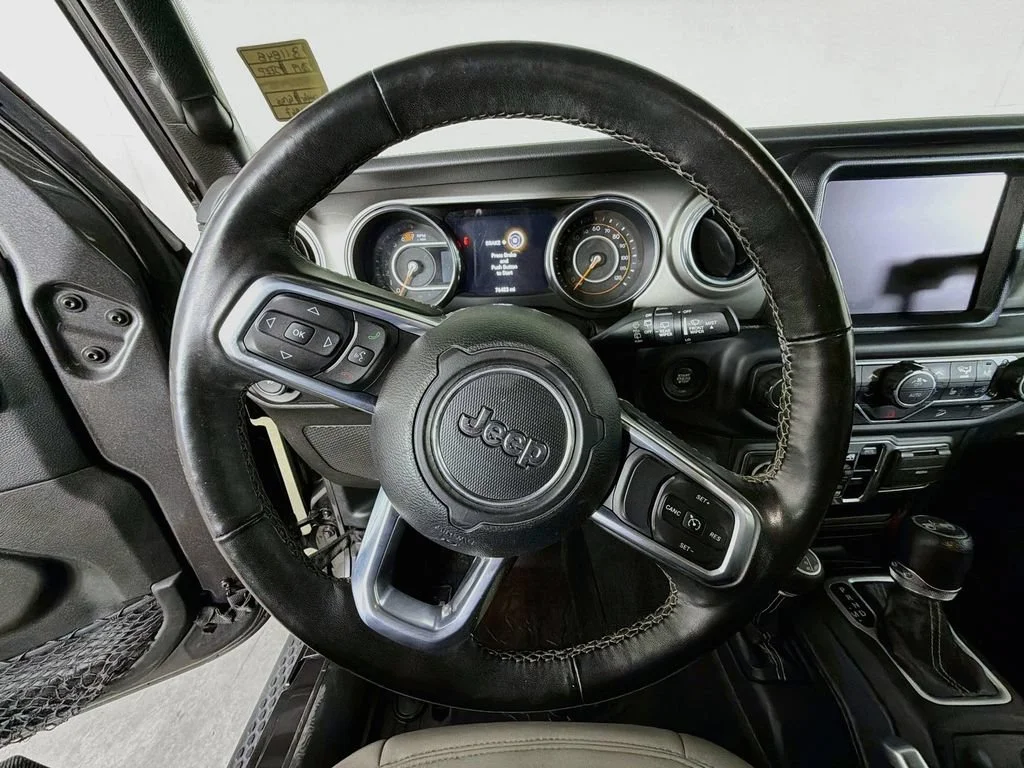 Used 2019 Granite Crystal Jeep Sahara image 13