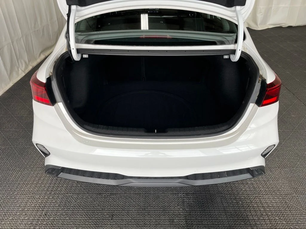 Used 2023 White Kia LXS image 22