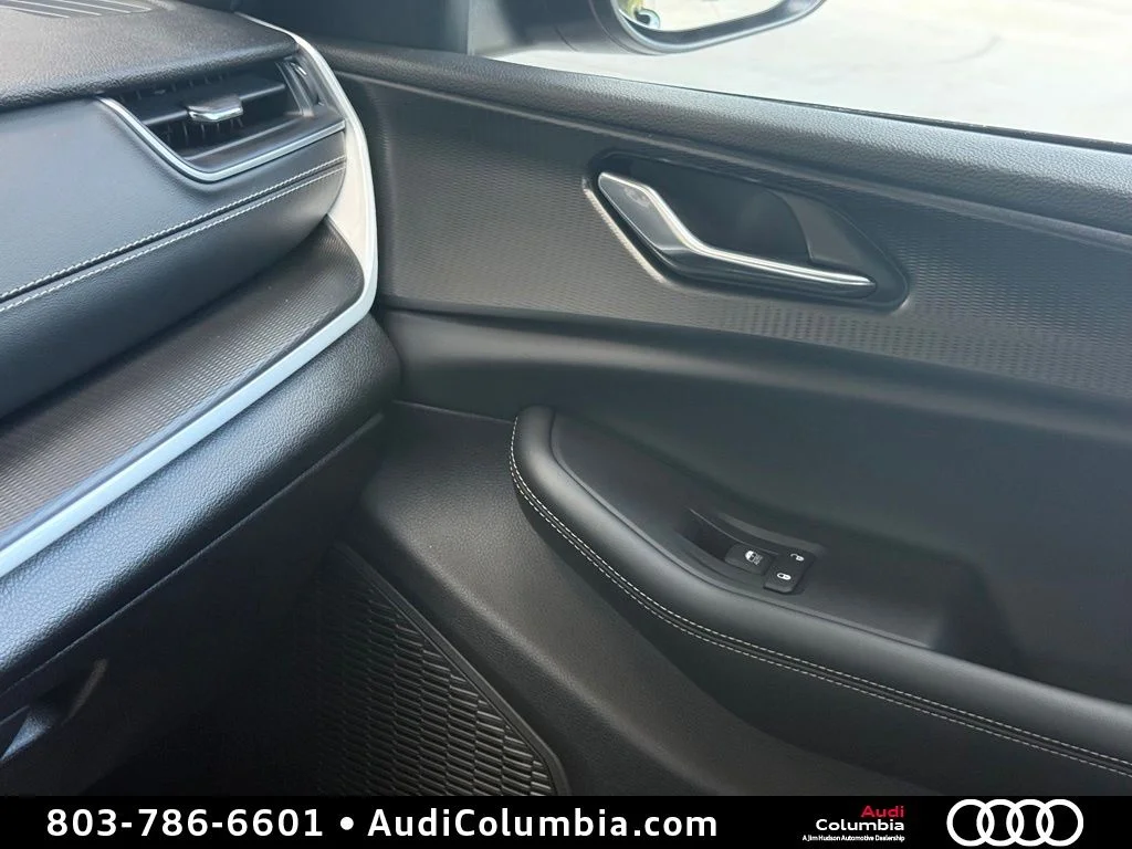 Used 2025 Black Jeep Laredo image 34