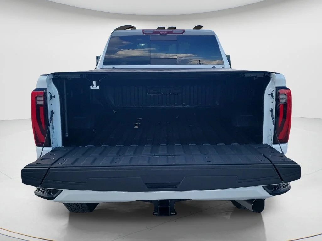 New 2026 Glacier White Tricoat GMC Denali Ultimate image 9