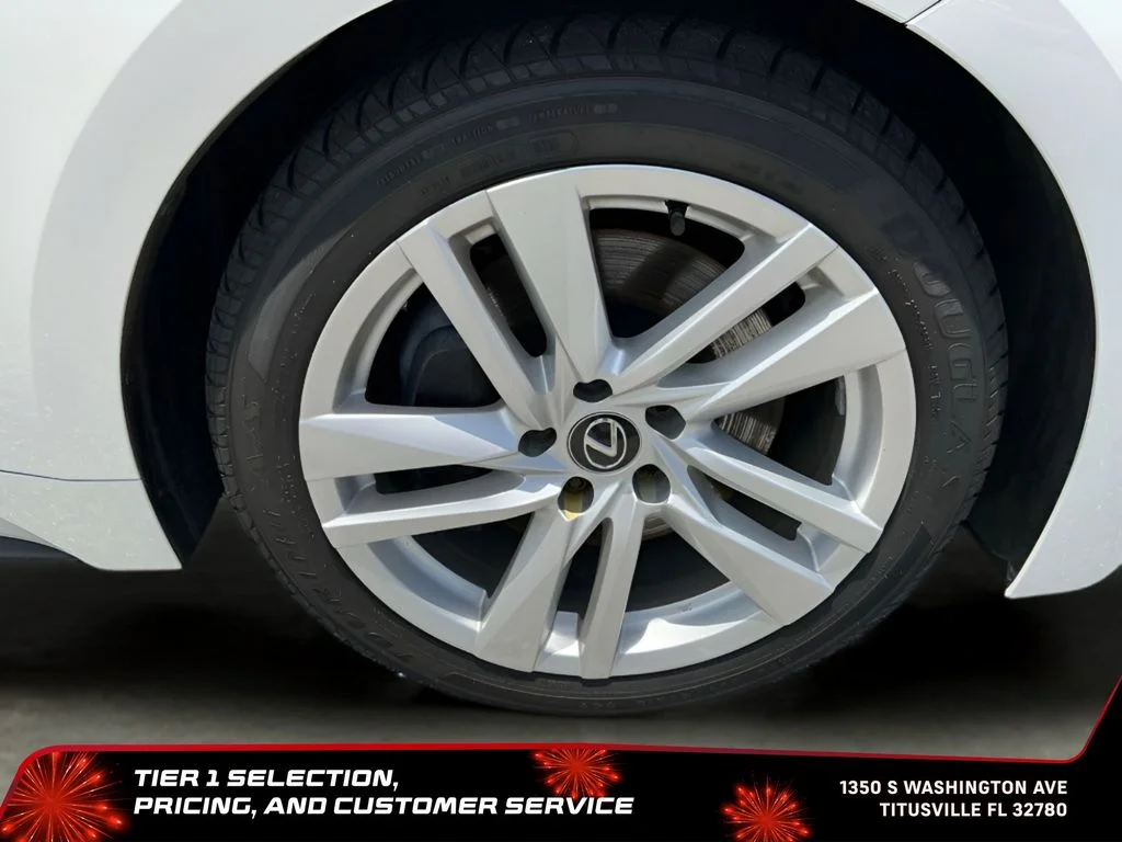 Used 2023 White Lexus 300 image 33