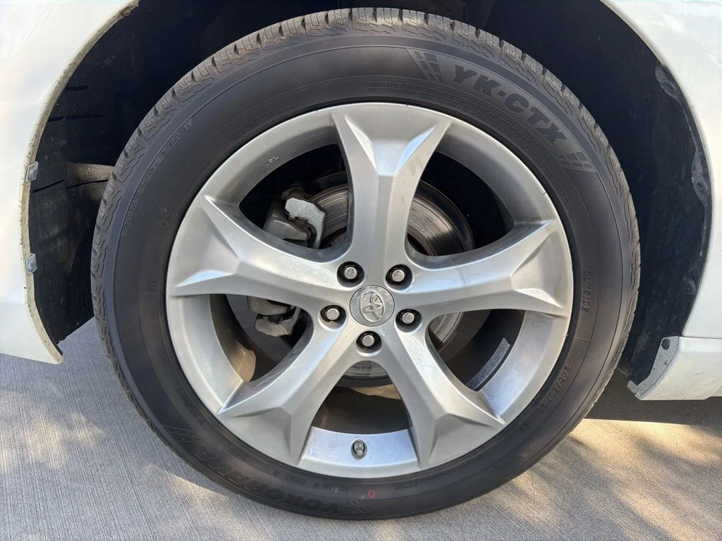 Used 2013 White Toyota XLE image 4