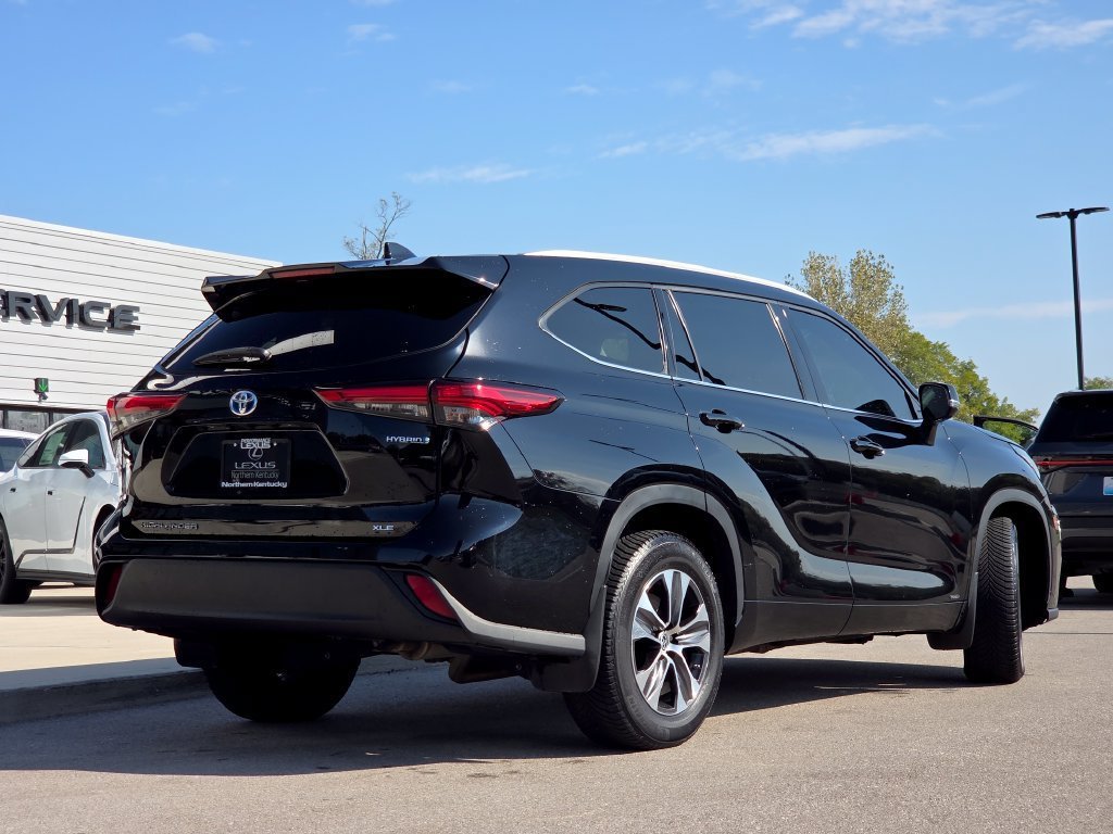 Used 2022 Midnight Black Metallic Toyota Hybrid XLE image 26
