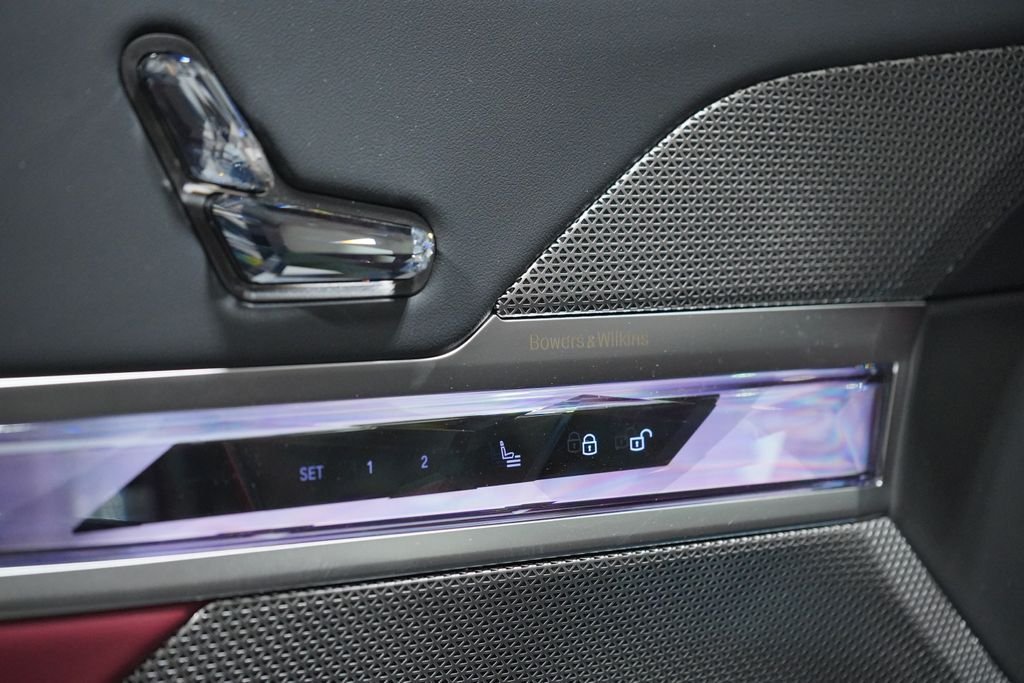 New 2026 Black Sapphire Metallic BMW 740i image 17