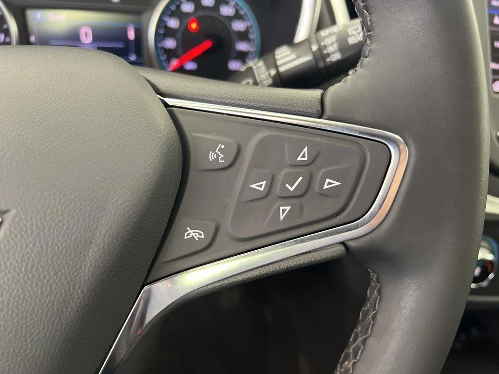 Used 2024 Summit White Chevrolet LT image 9
