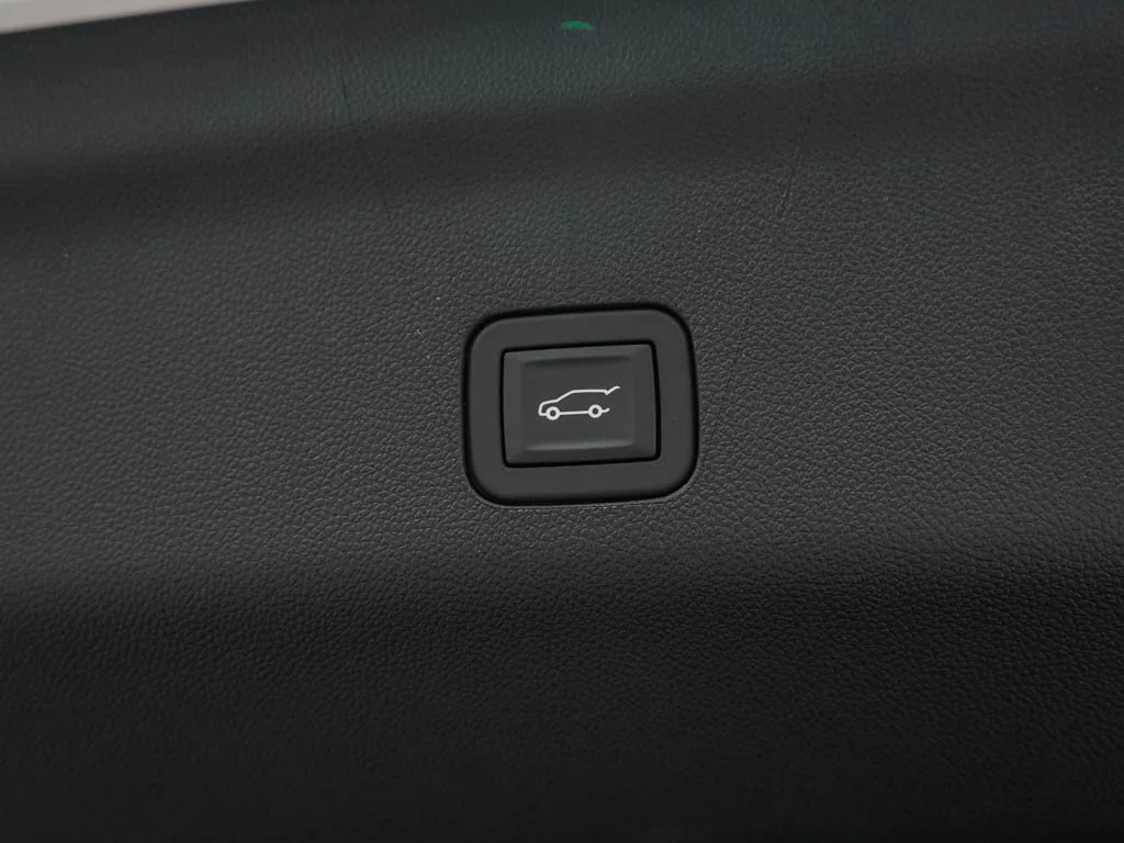 New 2026 Summit White GMC Elevation image 10