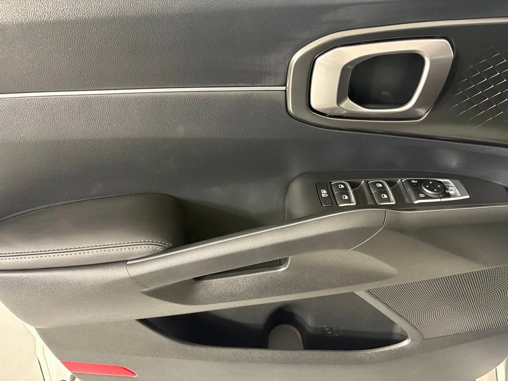 New 2026 Snow White Pearl Kia EX image 19