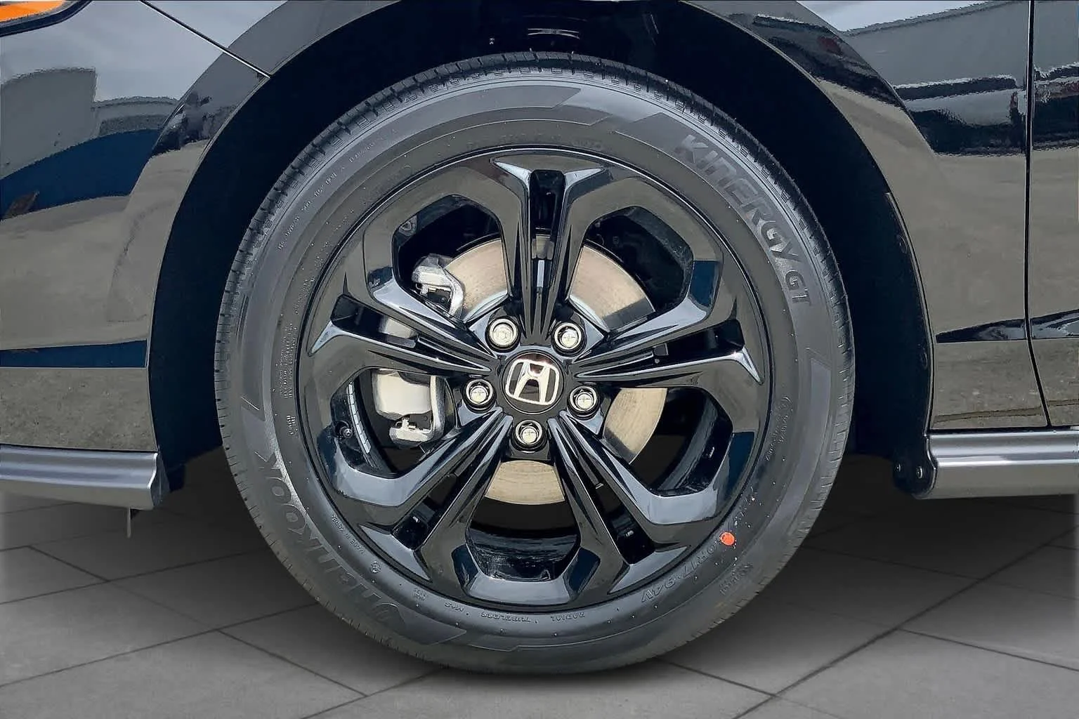 Used 2025 Crystal Black Pearl Honda SE image 11