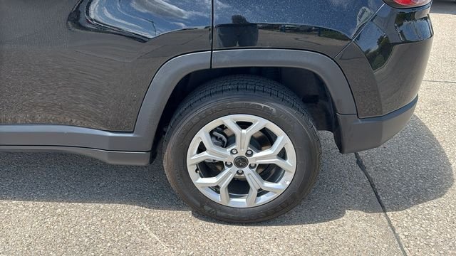 Used 2025 Diamond Black Jeep Latitude image 7
