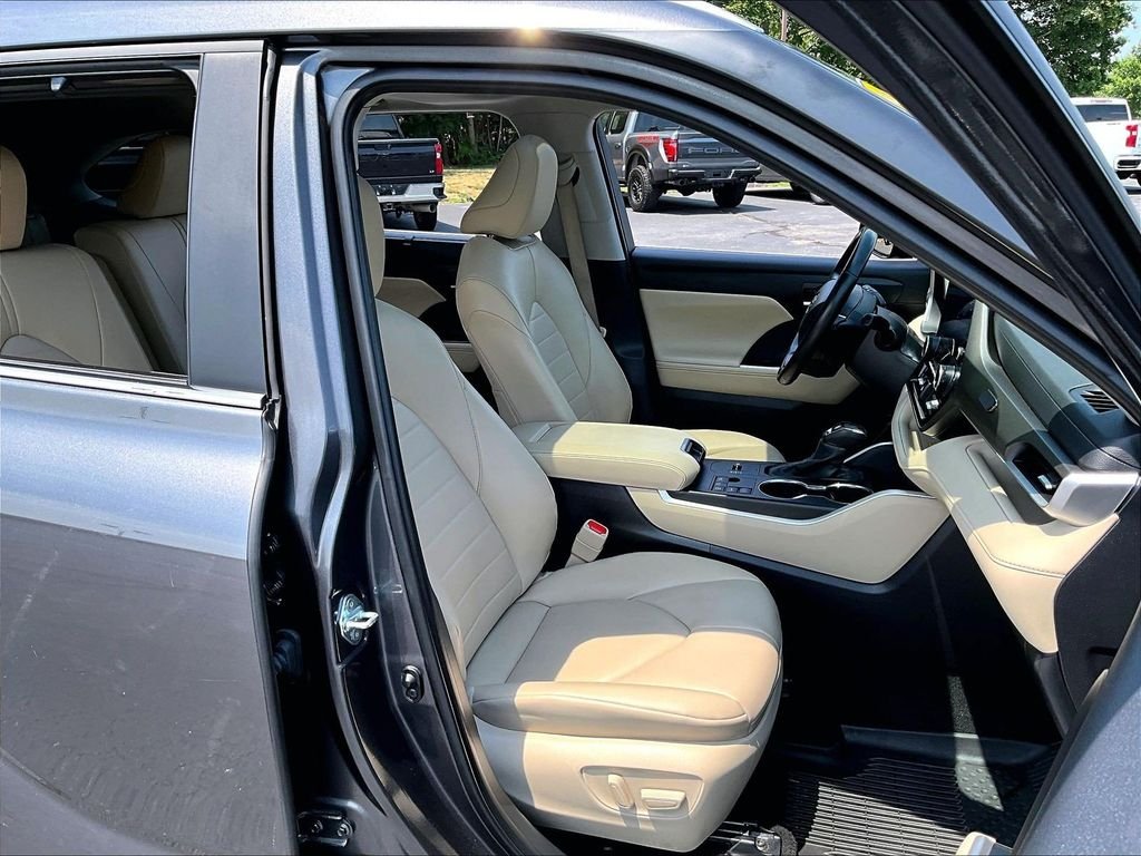 Used 2024 Gray Toyota XLE image 11