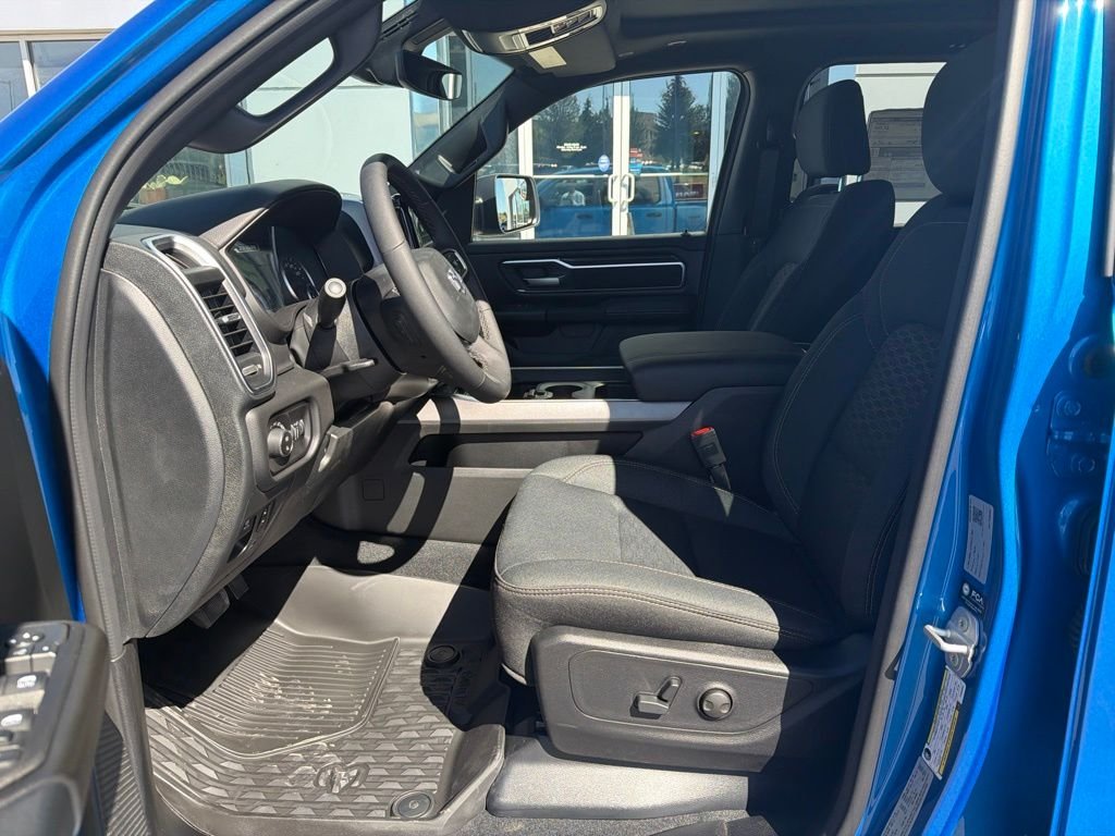 New 2026 Hydro Blue Pearl-Coat Exterior Paint RAM Big Horn/Lone Star image 17