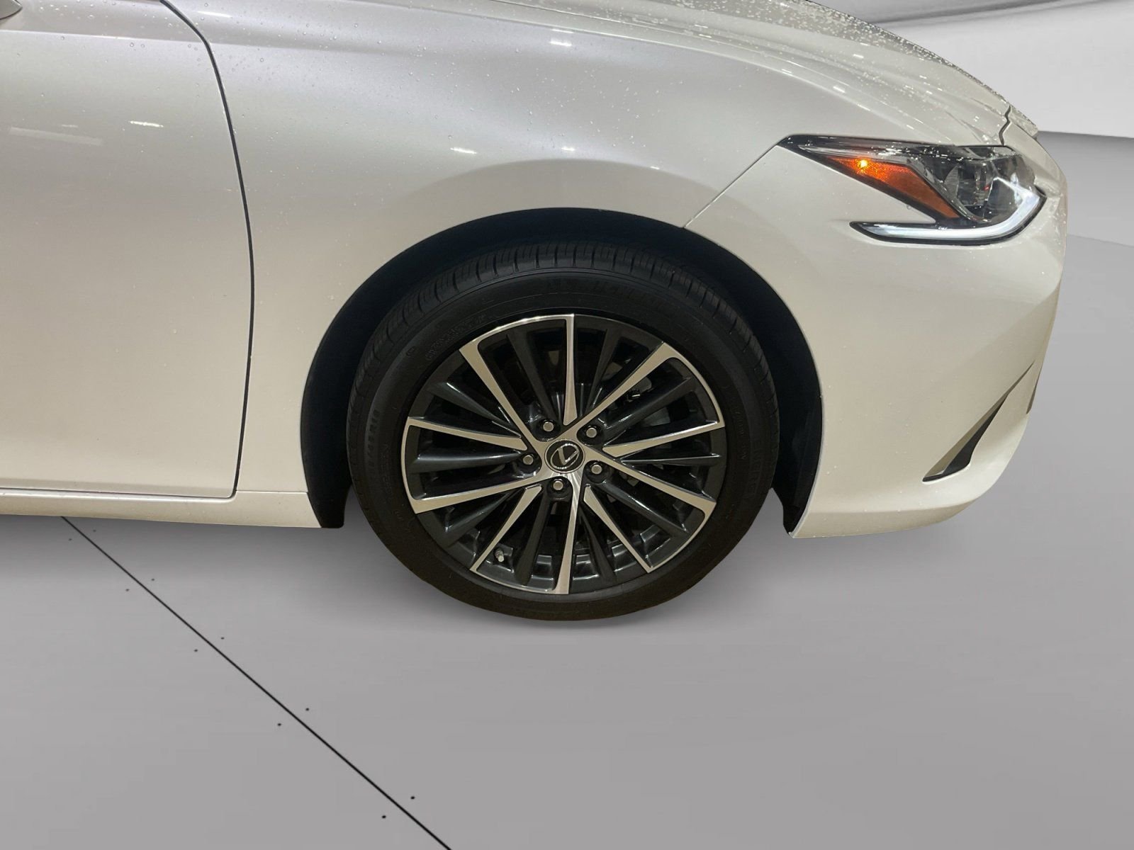 Used 2025 White Lexus 350 image 4